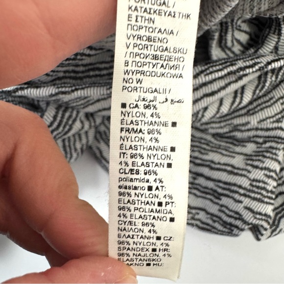 Athleta Women’s Sz L Flurry Seamless Turtleneck Long Sleeve Top Black & White - Picture 10 of 14